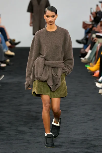 Look 18